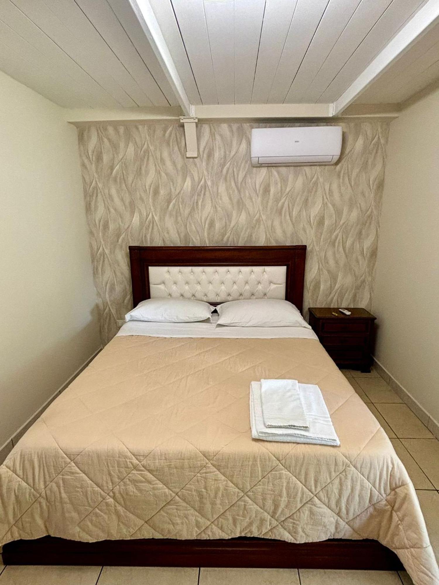 Rooms & Restaurant Il Castagneto Campagna Εξωτερικό φωτογραφία